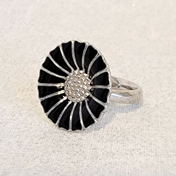 GEORG JENSEN Enamel Daisy Ring - Picture 2 of 8